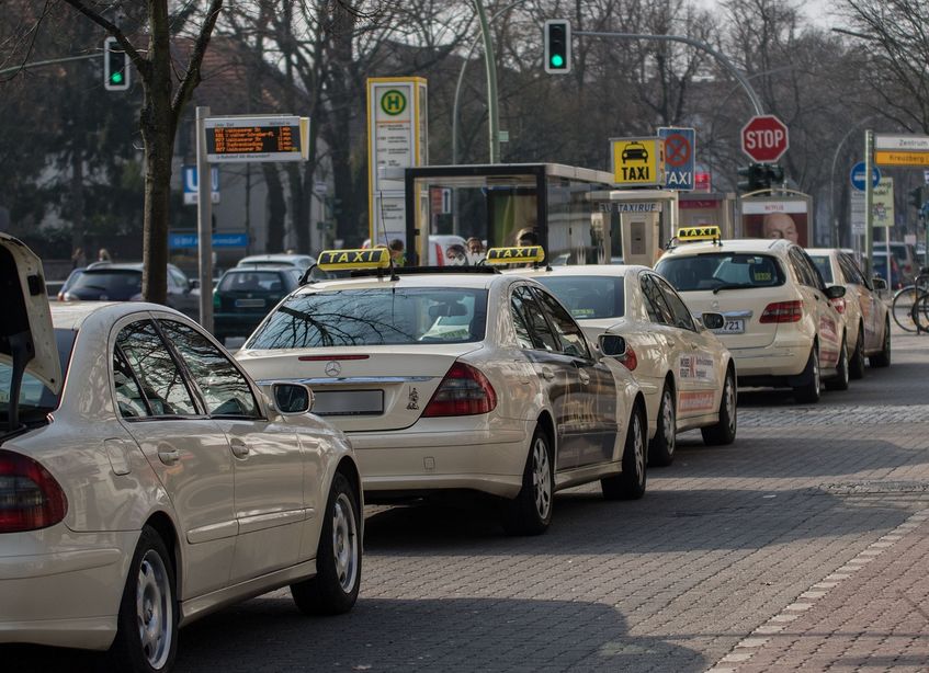 Servicio de taxi privado en Valencia para moverse cómodo